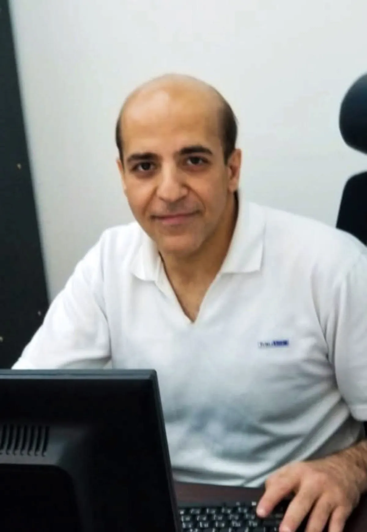 النائب حاشد: محاكمة المضواحي بعد 800 يوم من الاحتجاز مهزلة وإهانة للإنسان والكرامة