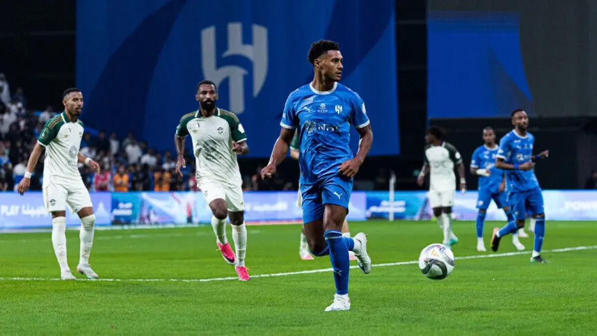 الهلال يحسم "كلاسيكو الكرة السعودية" بثلاثية في شباك الأهلي
