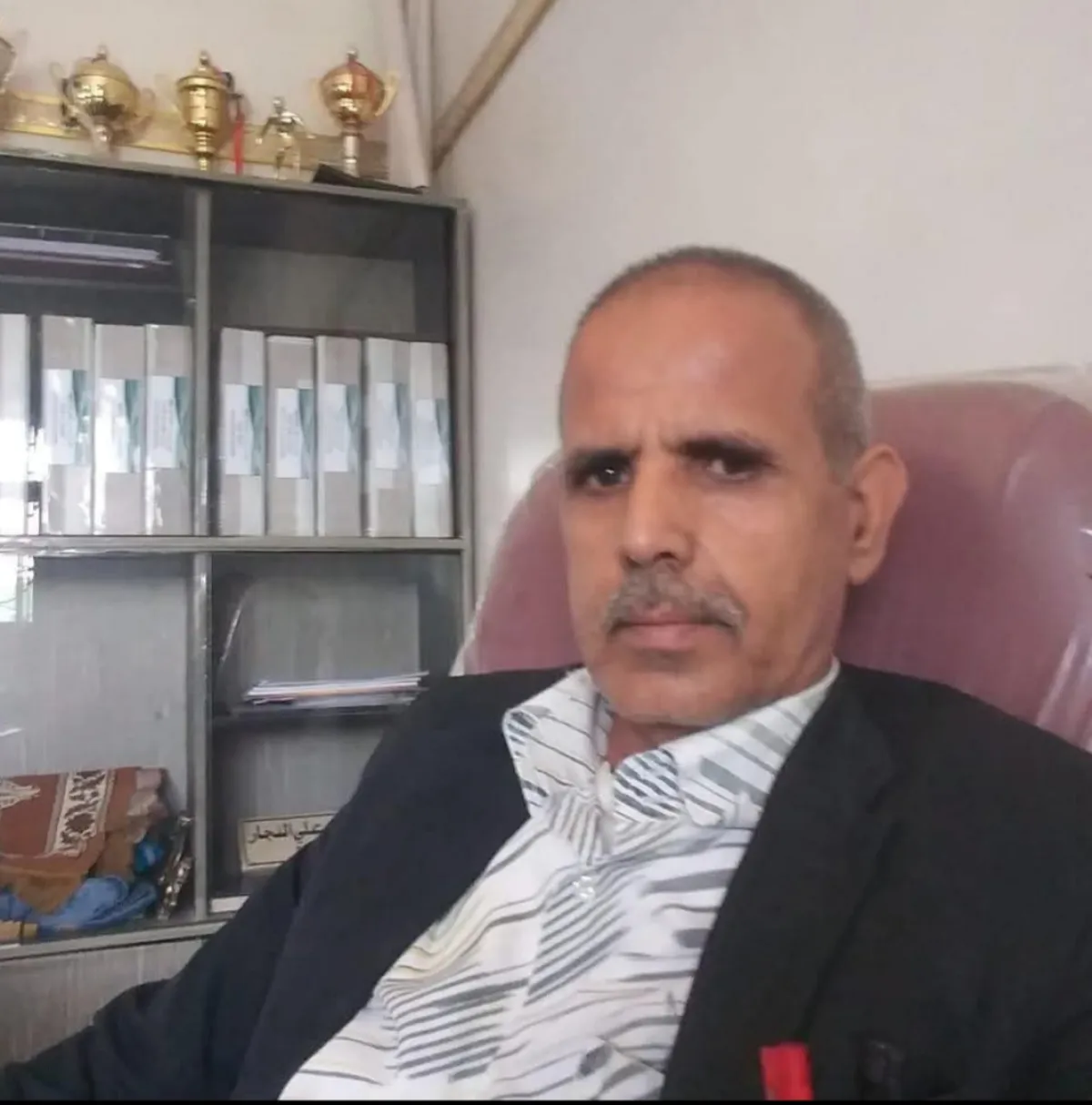 رعدان يسخر من تعويم نصف الراتب: عقبى لموظفي تعز وهم ينتظرون نصف الفتات