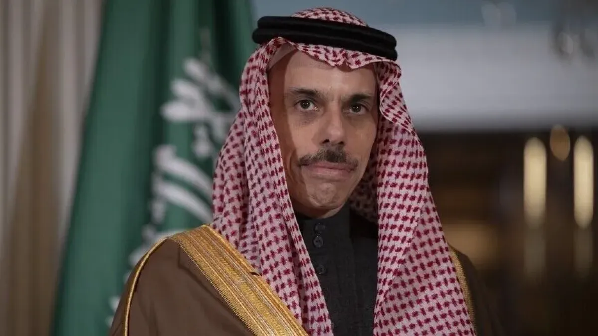 بن فرحان يبحث مع الصفدي وعبد العاطي هجمات الحوثيين وأمن البحر الأحمر