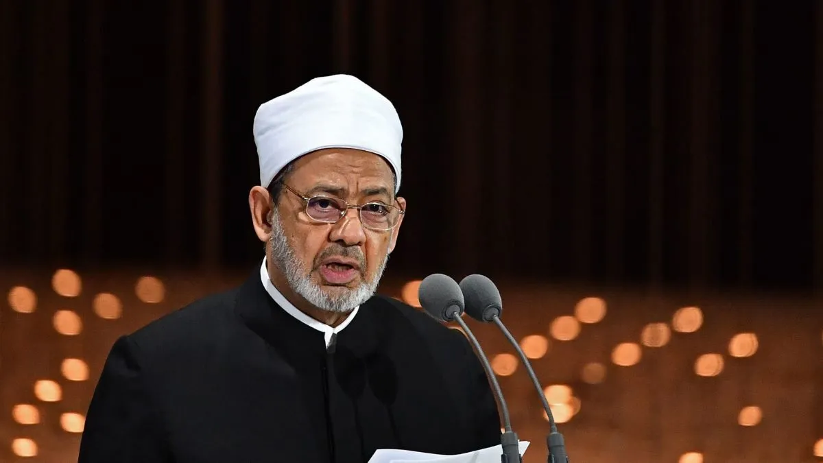 الأزهر يدين استهداف مطار الرياض ويحذر من تعريض المعتمرين للخطر