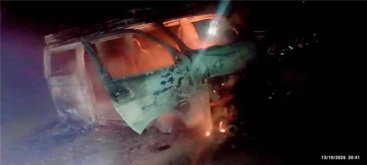 لحج..مسلحون بزي عسكري يحرقون حافلة لدار الحديث بالفيوش بعد إنزال ركابها بالقوة