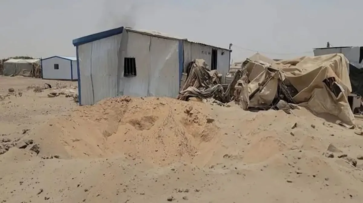 الحوثيون يستهدفون أحياء سكنية بـ16 صاروخاً ومقذوفاً