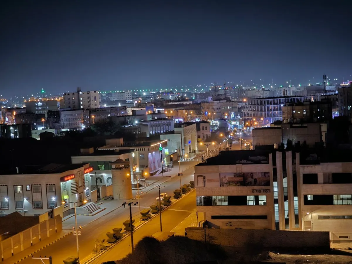 الحوثيون يقصفون مدينة مأرب بخمسة صواريخ باليستية