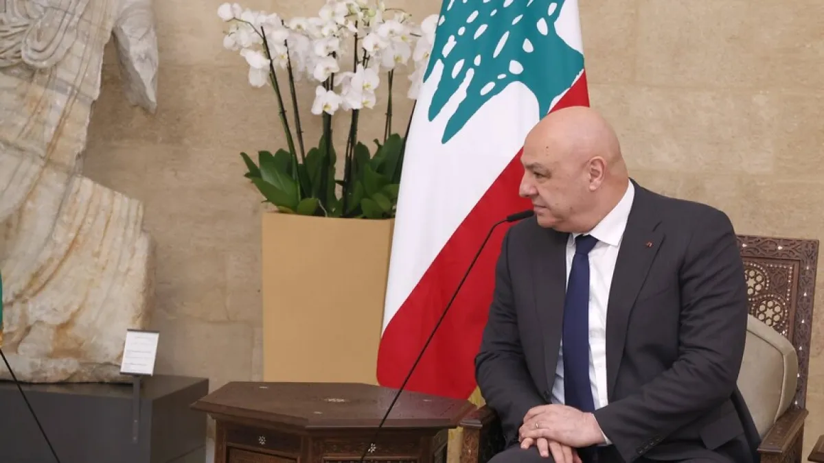 الرئيس اللبناني يدعو إلى حصر السلاح ومنع المظاهر المسلحة