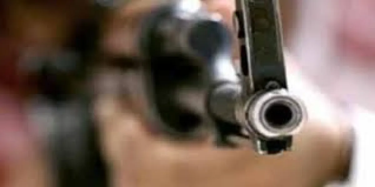 شاب يقتل شقيقه ويصيب شقيقتيه وجدته بإطلاق نار في إب
